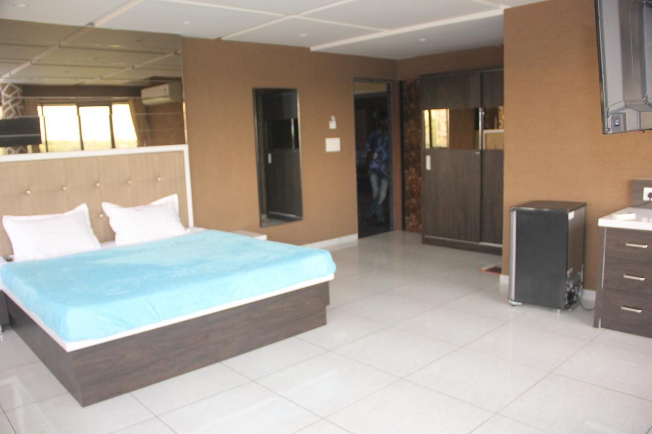 Dev Motel And Banquet Nadiād Exteriér fotografie