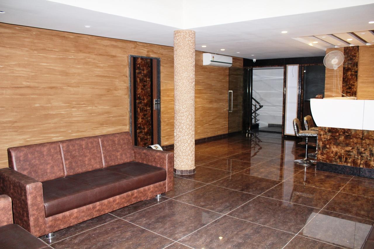 Dev Motel And Banquet Nadiād Exteriér fotografie