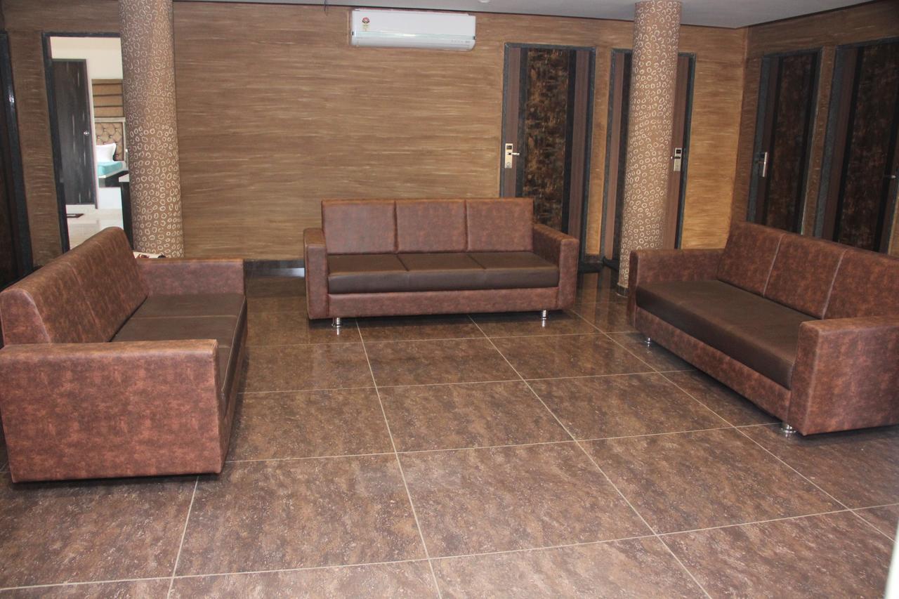 Dev Motel And Banquet Nadiād Exteriér fotografie
