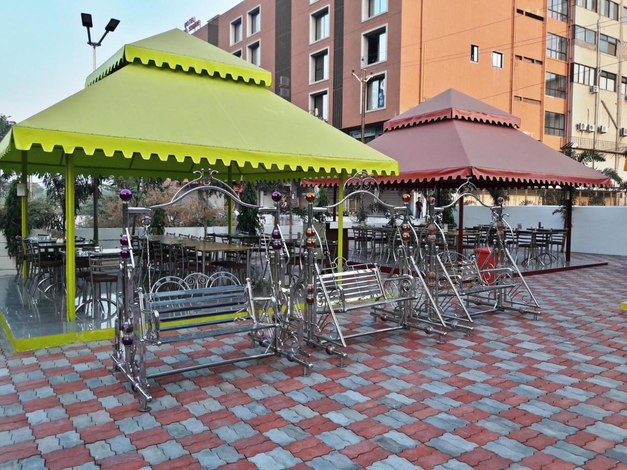 Dev Motel And Banquet Nadiād Exteriér fotografie
