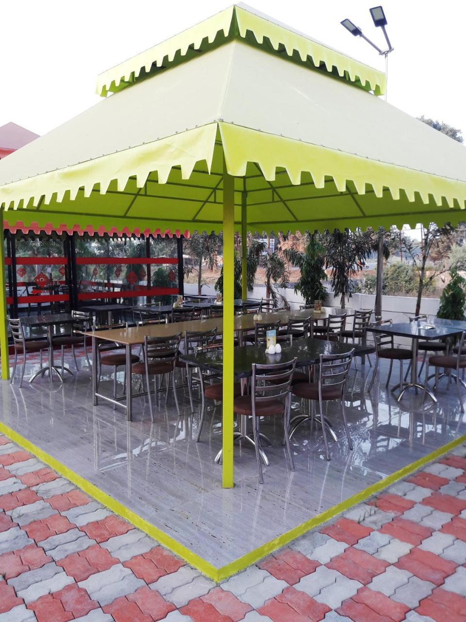 Dev Motel And Banquet Nadiād Exteriér fotografie