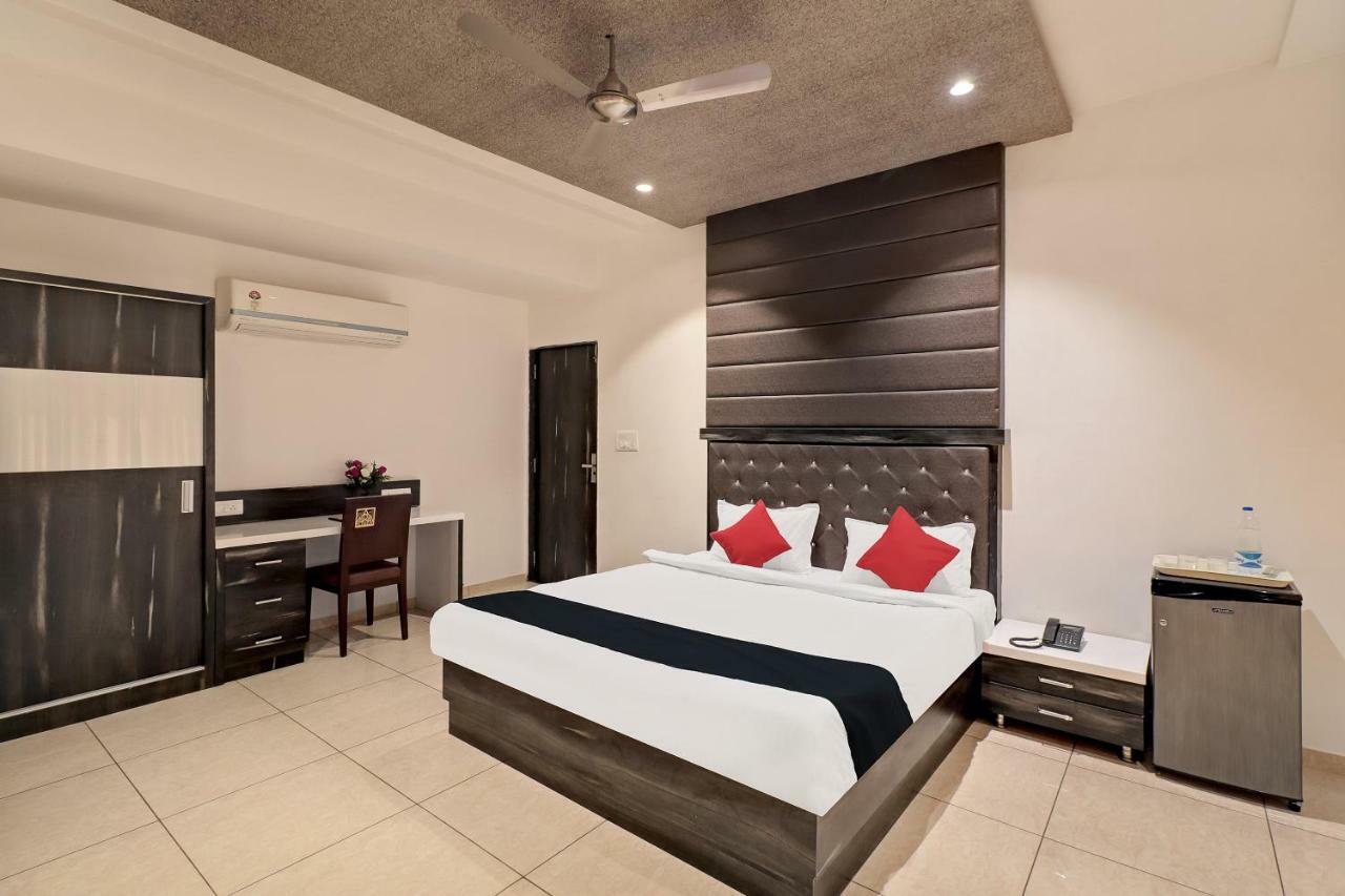 Dev Motel And Banquet Nadiād Exteriér fotografie