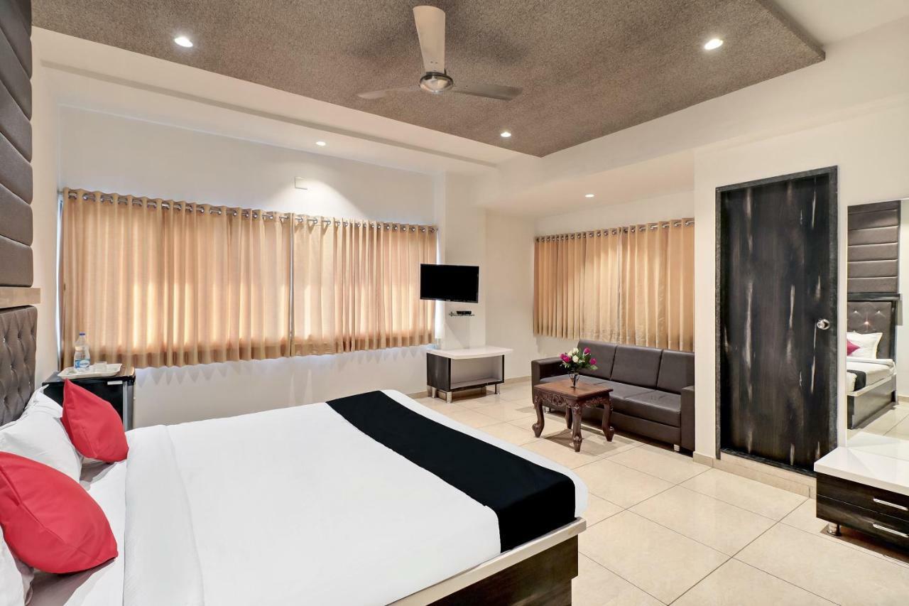 Dev Motel And Banquet Nadiād Exteriér fotografie